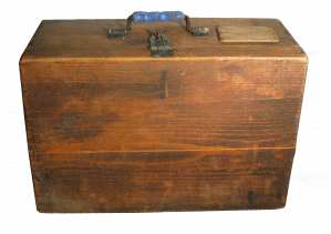enlarge picture  - suitcase wood refugee