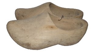 greres Bild - Schuhe Holz          1946