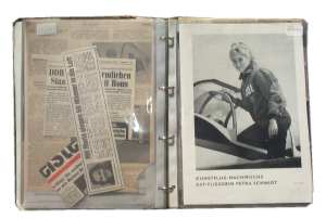 enlarge picture  - archive aeronautics women