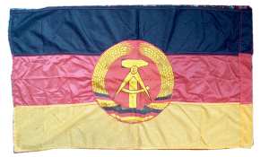 gr��eres Bild - Fahne DDR Jubelfahne 1980