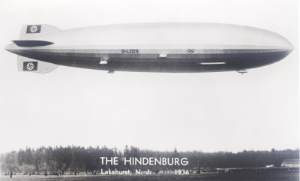 gr��eres Bild - Postkarte Zeppelin Hinden