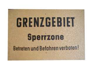 greres Bild - Grenzschild DDR      1985